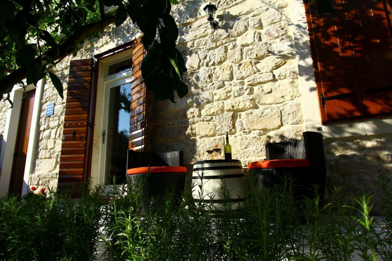 Old House Lägenhet Sveti Filip i Jakov Exteriör bild